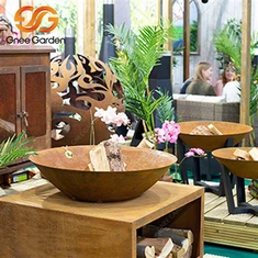 Corten stál útieldhús með viðargeymslu